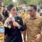 Gubernur Malut, Sherly Tjoanda Laos, tiba di pasar murah Tobelo, 24 Maret 2025, disambut Kepala Disperindag Yudhitya Wahab dan warga. (Foto: Ist)