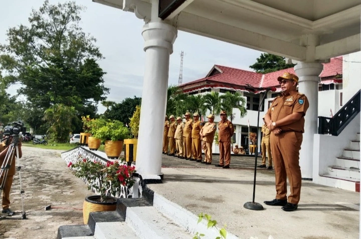 Bupati TTU saat menyampaikan wejangan pada ASN (Detik Indonesia/Zona Nusantara)