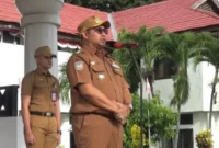 Bupati TTU, Yoseph Falentinus Delasalle Kebo saat memberikan arahan dalam apel pagi bersama ASN (Poldus Meomanu )