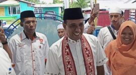 Bupati Maluku Tengah, Zulkarnain Awat Amir saat diwawancarai awak media di Masohi, Senin (24/3/2025) Detik Indonesia/Tribun Ambon/Silmi Suailo