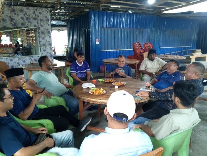 Bukber berlangsung di alun-alun kawasan Kantor Bupati Halmahera Utara, Selasa (11/3/2025). (Detik Indonesia/Poskomalut)