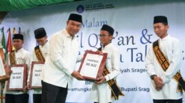 Sebanyak 162 santriwan-santriwati Pondok Pesantren Darul Ihsan Muhammadiyah Sragen (PONPES DIMSA) mengikuti acara Khotmil Qur'an dan Wisuda Tahfidz pada Sabtu malam (22/3/2025) || dok Pemkab Sragen