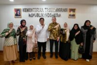 Wamen Transmigrasi Viva Yoga Mauladi terima Jajaran Civitas Akademika Universitas Esa Unggul di Ruang Kerja. (Detik Indonesia/Jatimupdate)