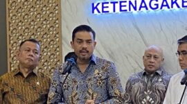 Menteri Usaha Mikro Kecil dan Menengah (UMKM), Maman Abdurrahman, saat Konferensi Pers di Kantor Kementerian Ketenagakerjaan (Kemnaker), Jakarta pada Selasa (25/3/2025). Detik Indonesia/tirto.id/Rahma Dwi Safitri
