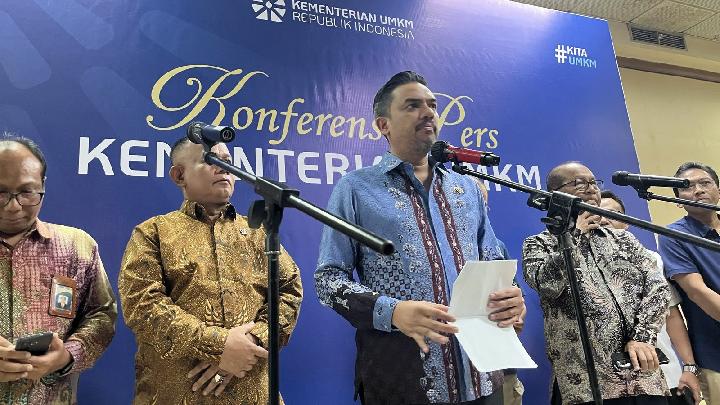Menteri Usaha Mikro, Kecil, dan Menengah Maman Abdurrahman saat ditemui di kantornya, di Jakarta Selatan, pada Selasa, 15 April 2025. DETIKINDONESIA/TEMPO/Alfitria Nefi Pratiwi 