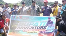Bupati TTU, Yosep Falentinus Delasalle Kebo saat membuka turnamen off-road di Padang Tuntun-Tunnoe pada Sabtu (5/4/2025) (Dok. Humas Pemkab TTU)