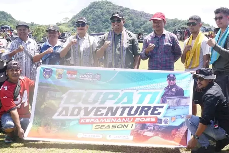 Bupati TTU, Yosep Falentinus Delasalle Kebo saat membuka turnamen off-road di Padang Tuntun-Tunnoe pada Sabtu (5/4/2025) (Dok. Humas Pemkab TTU)