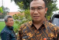 Bupati Sragen Sigit Pamungkas bertemu wartawan saat menyiapkan lahan untuk sekolah rakyat yang diperuntukan bagi warga miskin belum lama ini. (Detik Indonesia/Espos.id/Tri Rahayu)