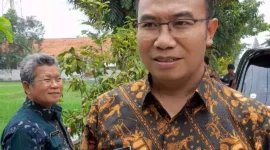Bupati Sragen Sigit Pamungkas bertemu wartawan saat menyiapkan lahan untuk sekolah rakyat yang diperuntukan bagi warga miskin belum lama ini. (Detik Indonesia/Espos.id/Tri Rahayu)