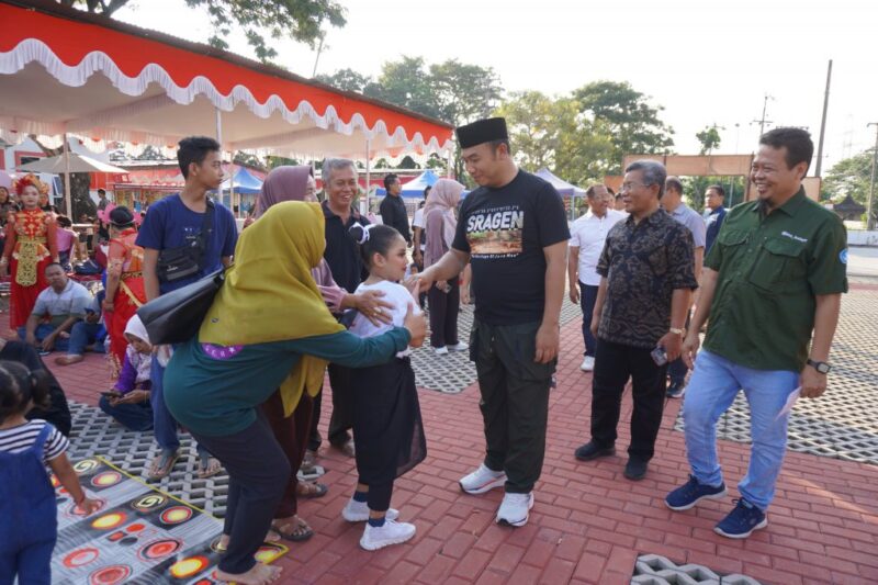 Bupati Sragen saat menghadiri acara pentas tari (Detik Indonesia//Pemkab Sragen)