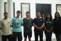 Bupati Falent dan Turis Yunani ((Laman Facebook @Yosep Falentinus Delasalle Kebo )