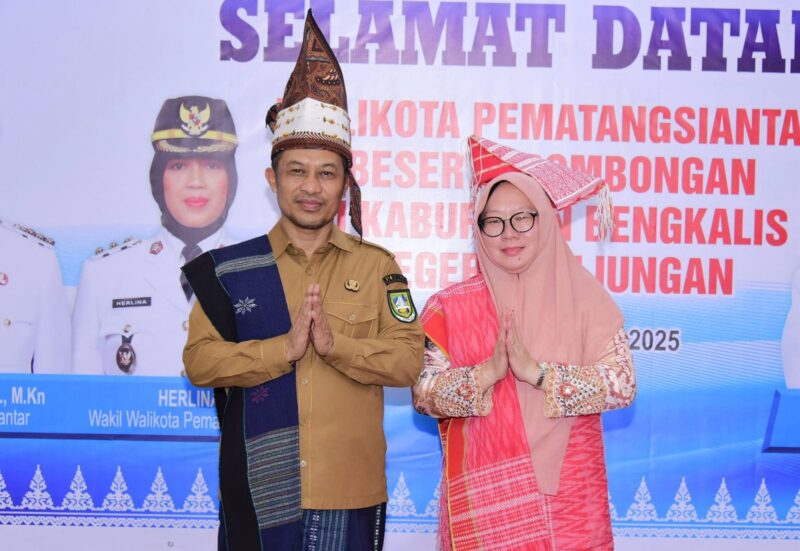 Wabup Bengkalis dan Istrinya (Detik Indonesia/Riauaktual)