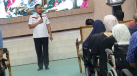 Walikota Bekasi Tri Adhianto saat launching program “Kota Bekasi Sayang Bunda” di Balai Patriot kantor Pemkot Bekasi. (Foto : Humas Pemkot Bekasi)