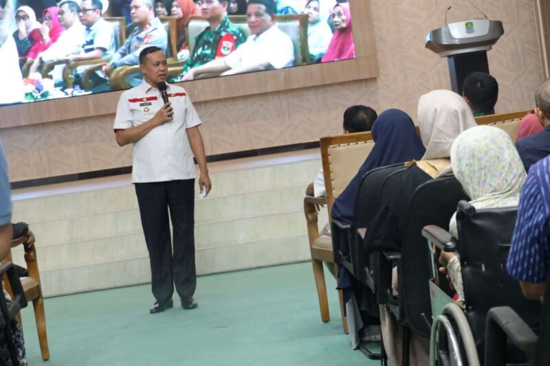 Walikota Bekasi Tri Adhianto saat launching program “Kota Bekasi Sayang Bunda” di Balai Patriot kantor Pemkot Bekasi. (Foto : Humas Pemkot Bekasi)