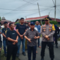 Bupati Halmahera Utara Piet Babua saat menyambangi warga yang bertikai, Minggu (06/04/2025) (Detik Indonesia/Haliyora)