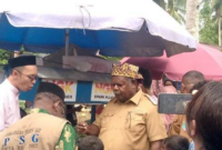 Cuplikan layar dari dokumentasi warga yang bertemu Gubernur Papua Barat Daya (Facebook @Bundanya Syaqila AZ Zahra)