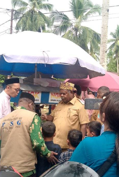 Cuplikan layar dari dokumentasi warga yang bertemu Gubernur Papua Barat Daya (Facebook @Bundanya Syaqila AZ Zahra)