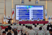 Bupati Fakfak Samaun Dahlan memaparkan program kerja pada dokumen RPJMD 2025-2029 dalam rapat kerja kepala daerah se-Papua Barat yang diselenggarakan di Manokwari, Rabu. Detik Indonesia/ANTARA/Fransiskus Salu Weking