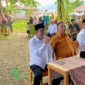Bupati Maluku Tengah saat mendampingi Wagub Maluku (Detik Indonesia/Facebook @Humas Protokol Mateng)