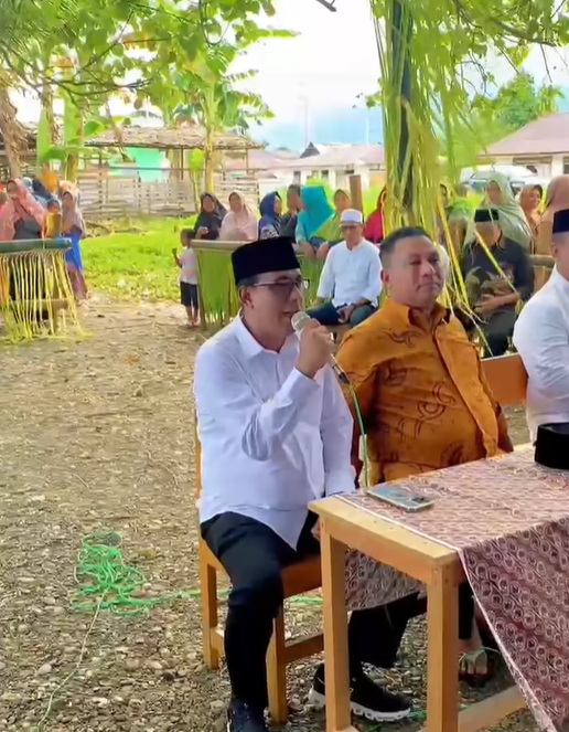 Bupati Maluku Tengah saat mendampingi Wagub Maluku (Detik Indonesia/Facebook @Humas Protokol Mateng)