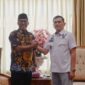 Bupati Malteng Bang Ozan dan Kepala Kantor Wilayah (Kakanwil) Direktorat Jenderal Imigrasi Maluku, Doni Alfisyahrin (Detik Indonesia/Dinamikamaluku)