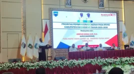 DETIKINDONESIA.CO.ID, MANOKWARI – Bupati Manokwari, Hermus Indou, mengusulkan percepatan penataan wilayah dan pembentukan Daerah Otonomi Baru (DOB) dalam Rapat Kerja Bupati dan Konsultasi Publik RPJMD se-Papua Barat (DETIK INDONESIA/KLIKPAPUA/MEL)
