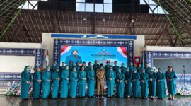 Bupati Maluku Tengah, Zulkarnain Awat Amir, resmi mengukuhkan dan melantik 30 Pengurus Tim Pemberdayaan dan Kesejahteraan Keluarga (TP-PKK) serta Pelantikan Pengurus Tim Posyandu Periode 2025-2030 di Baileo Soekarno, Kota Masohi, Senin (28/4/2025). FOTO : Humas Pemda Malteng/Yossi