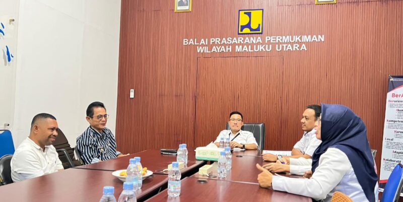 Pertemuan wakil bupati Halmahera Selatan dengan kepala BPPW Maluku Utara. (Detik Indonesia/Tandaseru)