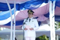 Bupati Andi Rudi Latif saat memimpin Upacara Hari Otonomi Daerah ke-29 di Halaman Kantor Bupati Tanah Bumbu. (Foto: MC Tanbu)