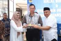 Afriansyah Noor (Kanan) bersama Menko AHY (Tengah) (Detik Indonesia/BPJPH)
