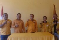 Ketua, Sekretaris, Bendahara dan pengurus DPC Partai Hanura Kabupaten TTU saat menggelar konferensi pers, Sabtu, 5 April 2025 (Detik Indonesia/Tribunnews)