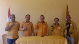 Ketua, Sekretaris, Bendahara dan pengurus DPC Partai Hanura Kabupaten TTU saat menggelar konferensi pers, Sabtu, 5 April 2025 (Detik Indonesia/Tribunnews)