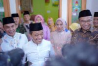 Menteri Energi dan Sumber Daya Mineral (ESDM), Bahlil Lahadalia, bersama Menteri Kependudukan dan Pembangunan Keluarga/Kepala Badan Kependudukan dan Keluarga Berencana Nasional (BKKBN), Wihaji, menghadiri acara halalbihalal di rumah Bupati Sragen Sigit Pamungkas, Minggu (6/4/2025). (Foto : sragenkab.go.id)