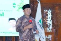 Bupati Sragen, Sigit Pamungkas dalam acara Halalbihalal Idulfitri 1446 H, yang digelar Korps Alumni Himpunan Mahasiawa Islam (KAHMI) Kabupaten Sragen, di Pendopo Sumonegaran, Rumah Dinas Bupati Sragen, baru-baru ini. (Foto : sragenkab.go.id)
