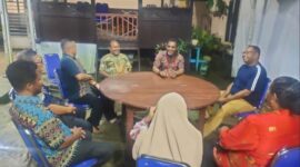 Bupati Raja Ampat, Orideko I Burdam saat koordinasi lintas sektor dengan Kakanwil Kementerian Agama Provinsi Papua Barat dan Kepala Kemenag Kabupaten Raja Ampat di Waisai, Selasa (15/4/2025) (Detik Indonesia/Tribunnews)