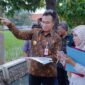 Bupati Sragen Sigit Pamungkas menunjukkan lokasi bakal Sekolah Rakyat ke Tim Kementerian PU, di Kelurahan Karangtengah, Kamis (10/4/2025). Detik Indonesia/Suarabaru.id/Anind