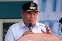 Bupati Fakfak, Samaun Dahlan, menyampaikan absensi online penting dan harus ditegakkan demi kedisiplinan pegawai pada OPD lingkup Pemerintah Daerah Kabupaten Fakfak, Papua Barat, Jumat (18/4/2025). (Detik Indonesia/Tribunnews)