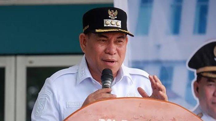Bupati Fakfak, Samaun Dahlan, menyampaikan absensi online penting dan harus ditegakkan demi kedisiplinan pegawai pada OPD lingkup Pemerintah Daerah Kabupaten Fakfak, Papua Barat, Jumat (18/4/2025). (Detik Indonesia/Tribunnews)
