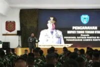Bupati TTU Falent Kebo saat menanamkan nilai budaya kepada prajurit TNI (Detik Indonesia/Zonanusantara)