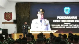 Bupati TTU Falent Kebo saat menanamkan nilai budaya kepada prajurit TNI (Detik Indonesia/Zonanusantara)