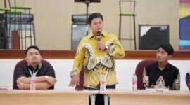Wakil Menteri Transmigrasi Viva Yoga Mauladi saat memberi materi dalam Latihan Kader Ikatan Pelajar Muhammadiyah (IPM) Tingkat Nasional yang dikemas dalam Parlemen Pelajar 2025, di Depok, 26/4/2025. (Detik Indonesia/Klikwarta)