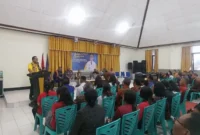 Gubernur NTT Melkiades Laka Lena saat tatap muka bersama para kepala SMA/SMK di Bajawa, Kabupaten Ngada, Kamis, 10 April 2025 (Belmin Radho/Ekora NTT)