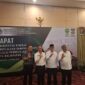 Gubernur Kalimantan Timur (Kaltim), Rudy Mas'ud (Paling kiri) bersama Menteri Lingkungan Hidup/Kepala Badan Pengendalian Lingkungan Hidup (KLH/BPLH), Hanif Faisol Nurofiq dan Wakil Wali Kota Balikpapan, H. Bagus Susetyo, usai Rapat Peningkatan Kinerja Pengelolaan Sampah Perkotaan Melalui Pembelajaran Kota Balikpapan, di Hotel Platinum Balikpapan.(Detik Indonesia/niken/Beritakaltim.co).