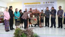 Gubernur Nusa Tenggara Timur (NTT), Emanuel Melkiades Laka Lena resmi meluncurkan Sekolah Keberagaman dalam sebuah acara yang digelar di Aula SMA Negeri 5 Kota Kupang, Kamis (24/4/2025).Detik Indonesia/RRI/Biro Administrasi Pimpinan Setda Prov.NTT