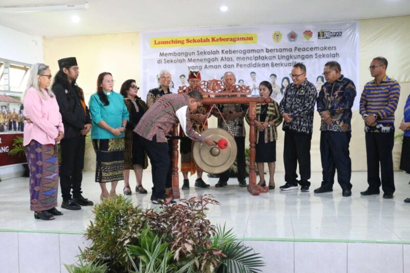 Gubernur Nusa Tenggara Timur (NTT), Emanuel Melkiades Laka Lena resmi meluncurkan Sekolah Keberagaman dalam sebuah acara yang digelar di Aula SMA Negeri 5 Kota Kupang, Kamis (24/4/2025).Detik Indonesia/RRI/Biro Administrasi Pimpinan Setda Prov.NTT