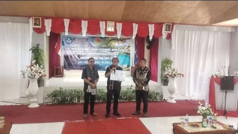 Gubernur Nusa Tenggara Timur (NTT), Melki Laka Lena, menyerahkan bantuan dana sebesar Rp 3,9 miliar untuk pembangunan sektor pendidikan menengah di Kabupaten Ende.Penyerahan diterima langsung oleh wakil Bupati Ende Dominikus Minggu Mere pada Rabu, 2 April 2025.(Detik Indonesia/RRI )