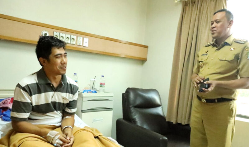 Tri Adhianto selaku Wali Kota Bekasi turun tangan atas penganiayaan Sekuriti RS Mitra Keluarga dan minta pihak berwajib tangkap pelaku.-Detik Indonesia/RRI/dimas rafi-