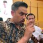 Ketua DPD Partai Golkar Kalimantan Barat, Maman Abdurrahman, memberikan pernyataan tegas kepada awak media usai acara Halalbihalal Partai Golkar Kalbar di Pontianak, Minggu (13/4/2025). Dalam sambutannya, Maman mengingatkan seluruh kader dan pemangku kepentingan untuk menjaga kondusivitas menjelang Musda Golkar Kalbar. (Detik Indonesia/RRI/Agil)