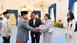 Wakil Menteri Transmigrasi (Wamentrans) Viva Yoga Mauladi (tengah) bertemu Presiden Prabowo Subianto (Foto: Ist/Humas Kementrans)