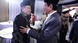 Ketua Forum Kepala Kantor Wilayah Kemenag Provinsi Kalsel, Dr. H. Muhammad Tambrin saat bersama Menteri Agama RI, Prof. Dr. KH. Nasaruddin Umar,(Foto: Kemenag Kalsel)